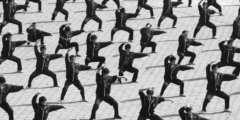 Étudiants pratiquant le Kung Fu